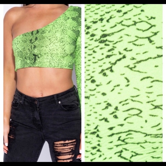 🔥NWT🔥Green Snake One Shoulder Crop - Picture 3 of 5